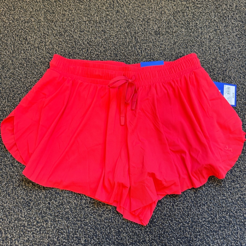 Mid-Rise Lightweight Shorts in Vibrant Pink